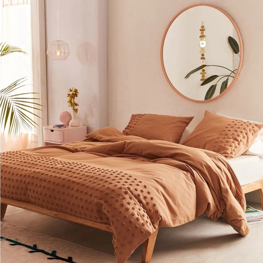 Urban Outfitters Tufted Dot Duvet Cover (Full) with 2 matching shams
